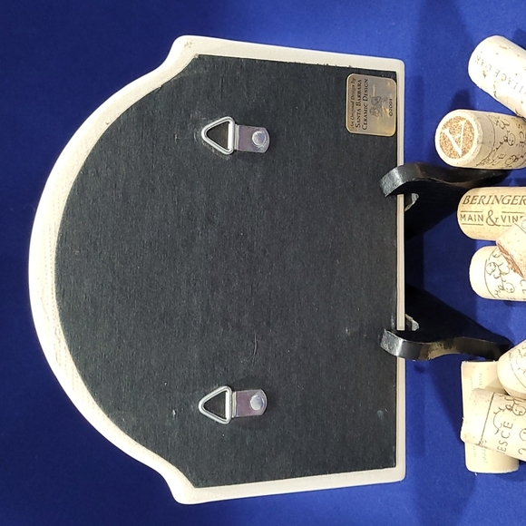 SANTA BARBARA CERAMIC DESIGN | Wine Themed Hanging Key Holder - c.2001 - Picture 3 of 6